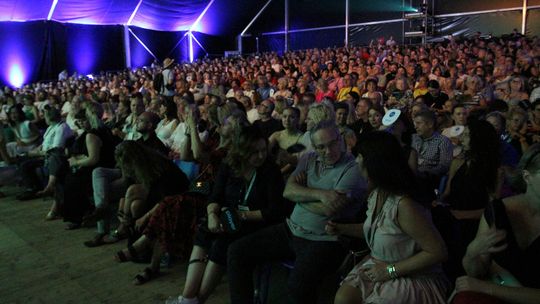 Duże kino w małym mieście. Festiwal "Dwa Brzegi" otwarty [zdjęcia]