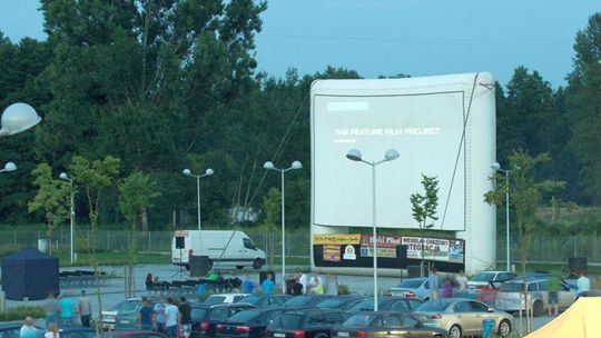 Duże zainteresowanie kinem samochodowym w Puławach
