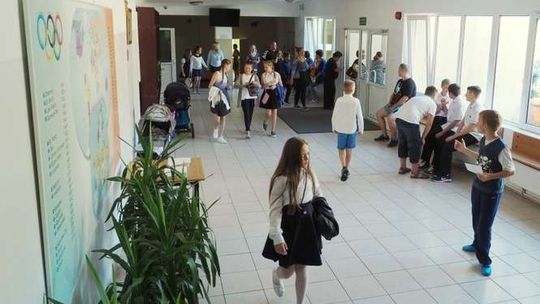 Duże zmiany w szkołach. Wycieczki klasowe, lekcje historii, nowa lista lektur