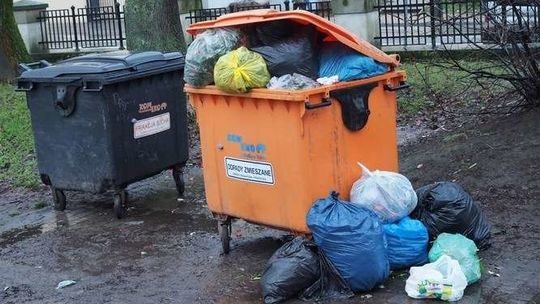 Dużo drożej za śmieci w gminie Niemce. Kto może liczyć na ulgę?