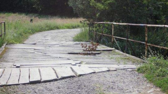 Dużo pism, mało działania, a most popada w ruinę