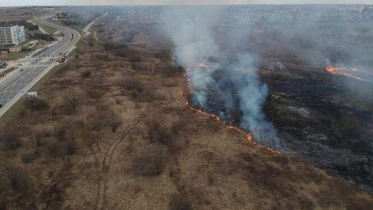 Duży pożar na górkach czechowskich [zdjęcia, wideo z drona]