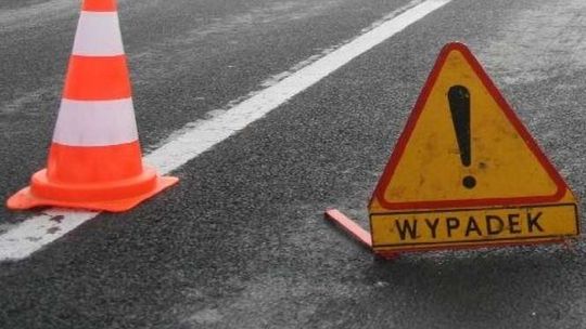 Dwa auta rozjechały 47-latka leżącego na jezdni