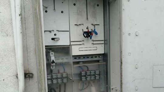 Dwa lata korzystał z darmowego prądu. Teraz za to zapłaci