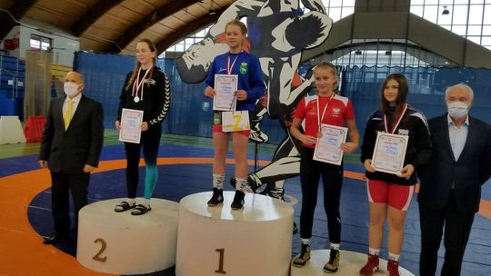 Dwa medale zapaśniczek Cementu Gryfa Chełm w Zgierzu