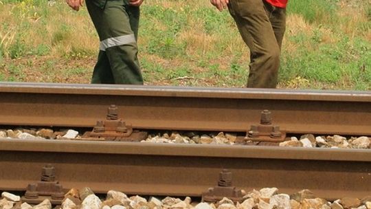 Dwa niewypały znaleziono obok czynnych torów kolejowych