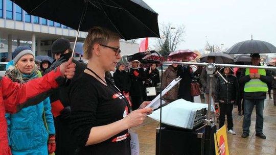 Dwa protesty w Puławach. Jeden przeciw rządowi, drugi przeciw aborcji 