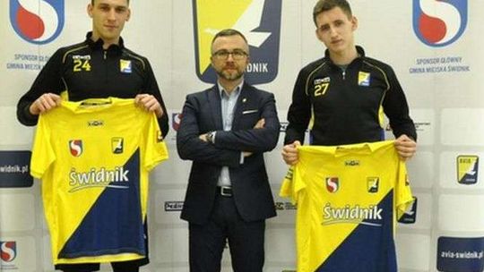 Dwa wzmocnienia Avii Świdnik