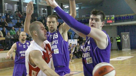 Dwa zwycięstwa i jedna porażka koszykarzy Novum w turnieju towarzyskim