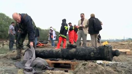 Dwie armaty z okresu potopu szwedzkiego wyłowione z Wisły