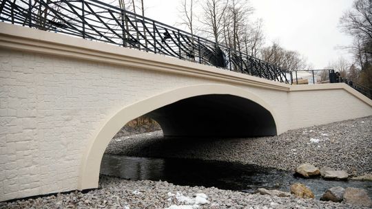 Dwie Bystrzyce, jeden most. Poprzedni trzeba było rozebrać