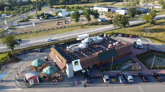 Dwie instalacje fotowoltaiczne na dachach restauracji McDonald’s. Realizacje firmy MAKO OZE w Mławie i Działdowie