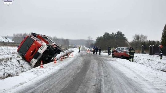 Dwie kolizje wozów strażackich jadących na akcję gaśniczą (zdjęcia)