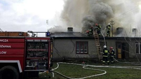 Dwie osoby nie żyją, tragiczny pożar w Chotyłowie (zdjęcia)