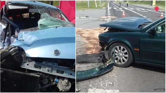 Dwie osoby zginęły na miejscu. Zderzenie fiata z jaguarem [zdjęcia]