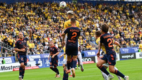 Dwie różne połowy, Motor na remis z beniaminkiem