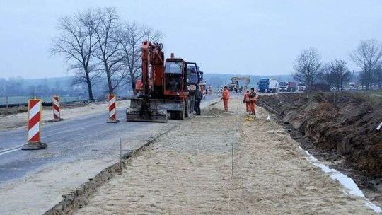 Dwie ważne drogi krajowe: na północy i południu województwa. Kto je zbuduje?