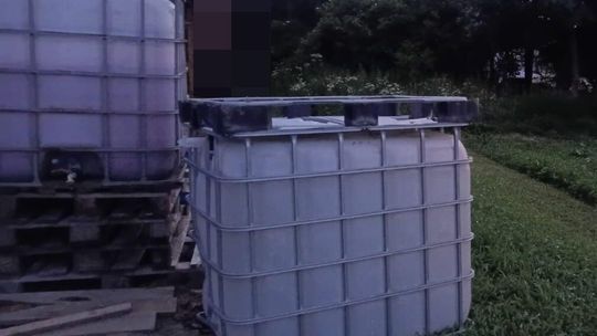 Dwóch 8-latków przygniecionych przez zbiornik na wodę. Trafili do szpitala