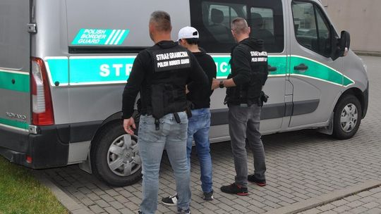 Dwóch cudzoziemców wydalonych z Polski. Prowadzili samochody po alkoholu