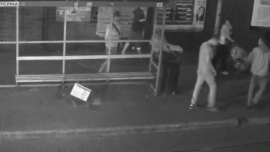 Dwóch ojców nie dało rady szybie. Udało się dopiero matce