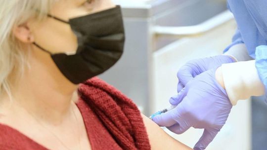 Dworczyk: transport 330 tys. dawek na pierwsze szczepienie w grupie 0 - wstrzymany