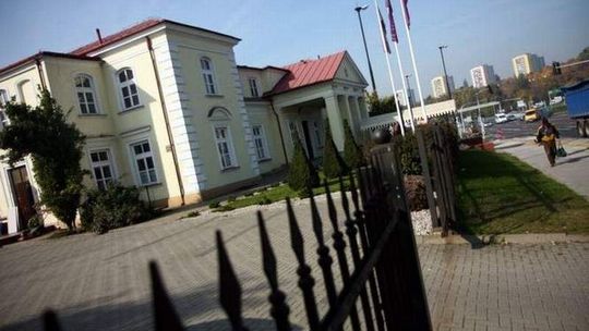 Dworek Grafa poczeka na kupca