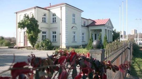 Dworek Grafa potaniał. O pół miliona