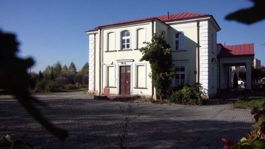 Dworek Grafa potaniał. Ogłosili nowy przetarg