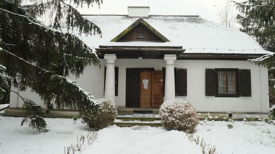 Dworek Wincentego Pola do przeniesienia? Prawnuczki oburzone, jest reakcja ministra kultury