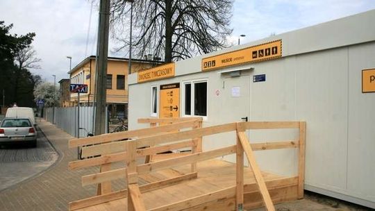 Dworzec kolejowy w Puławach idzie pod kilof. Tymczasowy w kontenerze