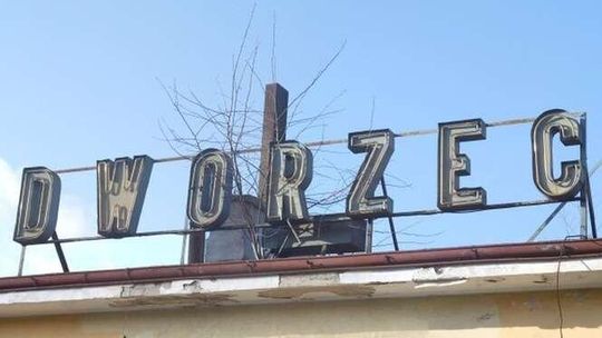 "Dworzec Puławy Miasto”. Postanowili uratować chociaż neon