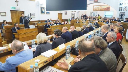 Dyplomowani radni. Jak wykształceni są samorządowcy z woj. lubelskiego?