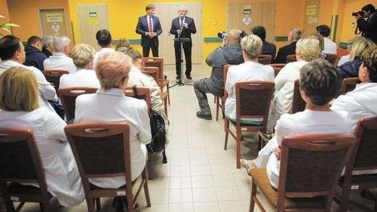 Dyrekcja szpitala ma problem. 300 wkurzonych idzie do sądu