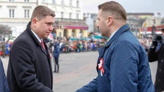 Dyrektor u ministra Czarnka służbową limuzyną do przedszkola. Mamy komentarz MEN-u