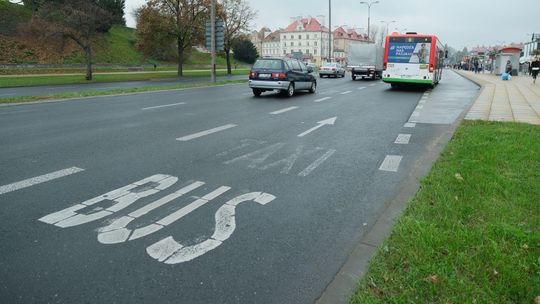 Dyrektor ZDM: Zrezygnujemy z buspasa przy al. Tysiąclecia. "Powodował wiele zamieszania"