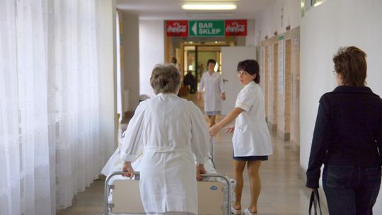 Dyrektorzy szpitali dostali podwójne wypłaty 