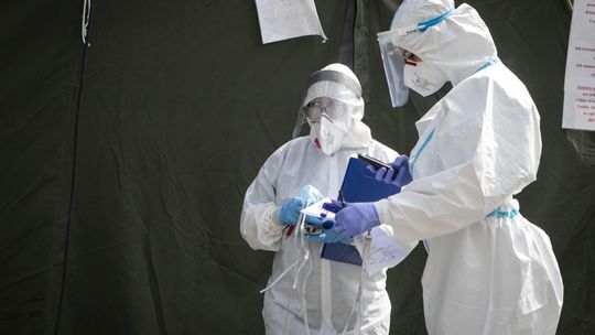 Dyrektorzy szpitali: Nie wiemy, jak ułożyć grafik dyżurów. Medycy mają pracować tylko w jednym miejscu