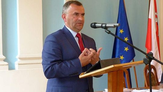 Dyskusja o Azotach. Minister uspokaja, radni chwalą ministra