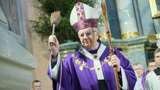 Dyspensa od obowiązku niedzielnego uczestnictwa we mszy świętej. Aż do odwołania