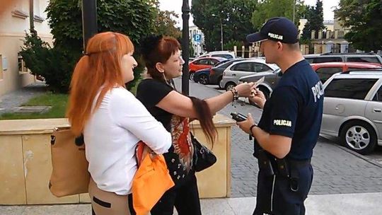 Działaczki Ruchu Kobiet z konferencji trafiły na komisariat. Poseł chce wyjaśnień