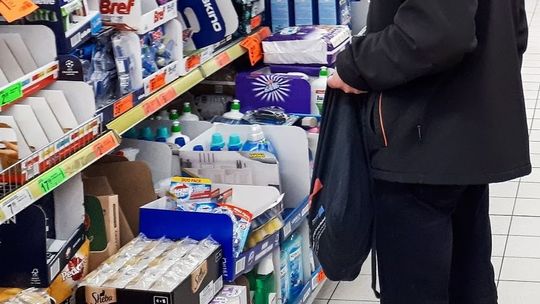 Dziarski senior 32 razy okradł jeden sklep spożywczy w Lublinie
