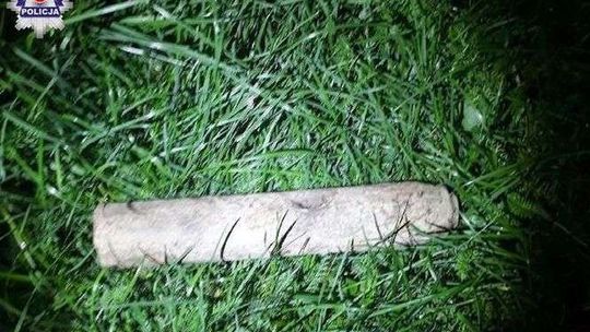 Dzieci bawiły się na polu. Znalazły bombę lotniczą 