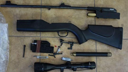 Dzieci były za głośno, więc strzelał do nich z wiatrówki 