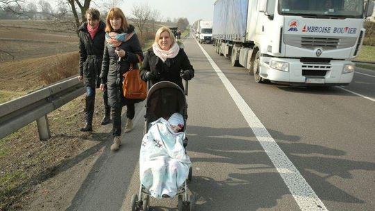 Dzieci i pędzące ciężarówki. Mieszkańcy Pociechy chcą chodnika