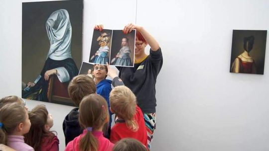Dzieci krytykują w Galerii Labirynt