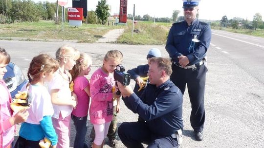 Dzieci łapały piratów drogowych, kilku dostało mandaty (zdjęcia)