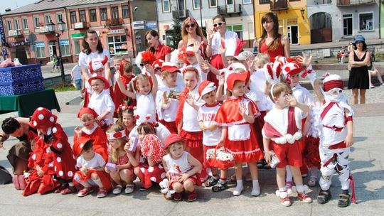 Dzieci na biało-czerwono, czyli Święto Flagi w Międzyrzecu Podlaskim