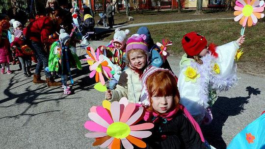 Dzieci z Przedszkola nr 76 w Lublinie szukały wiosny (wideo)