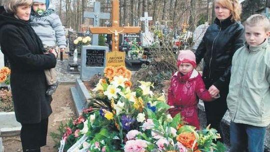 Dzieci zostały bez mamy i pieniędzy na życie