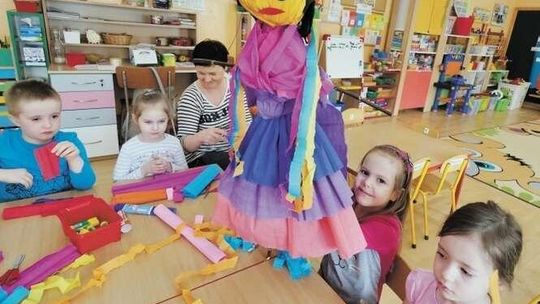 Dzieci zrobiły marzannę. Odejdzie razem z zimą [zdjęcia]